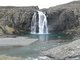 Une chute d'eau entre Bildudalur et Isafjordur